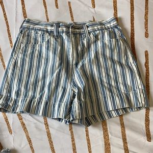 AMERICAN EAGLE MOM JEAN SHORTS